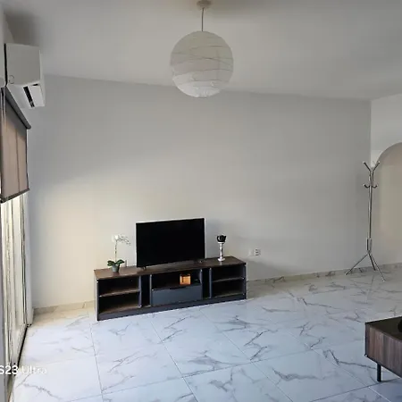 Center Point Apartment Larnaca